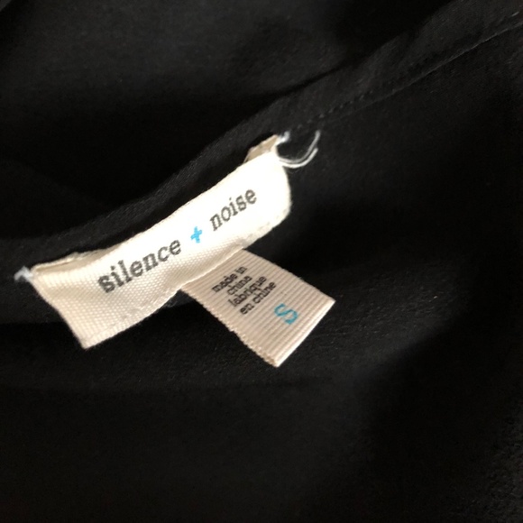 Silence + Noise  Surplice Tank Crop Top - Picture 6 of 6